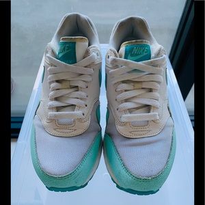 Air Max 1 Tiffany blue